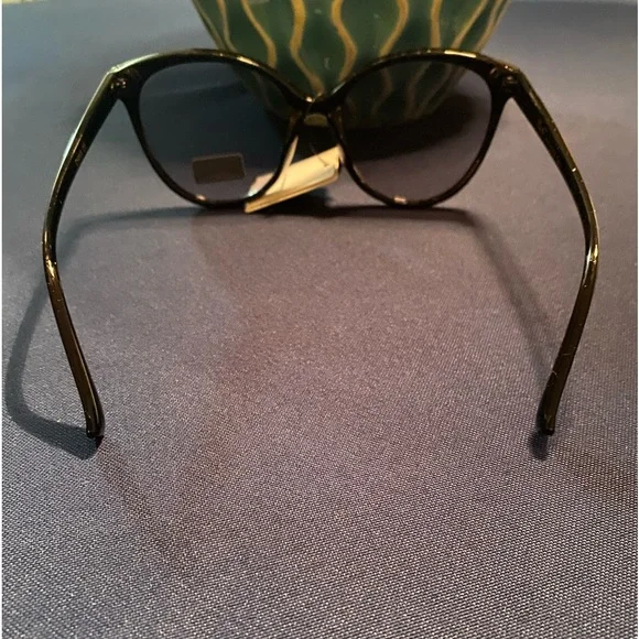 NEW BLACK GISELLE SUNGLASSES - Picture 3 of 3